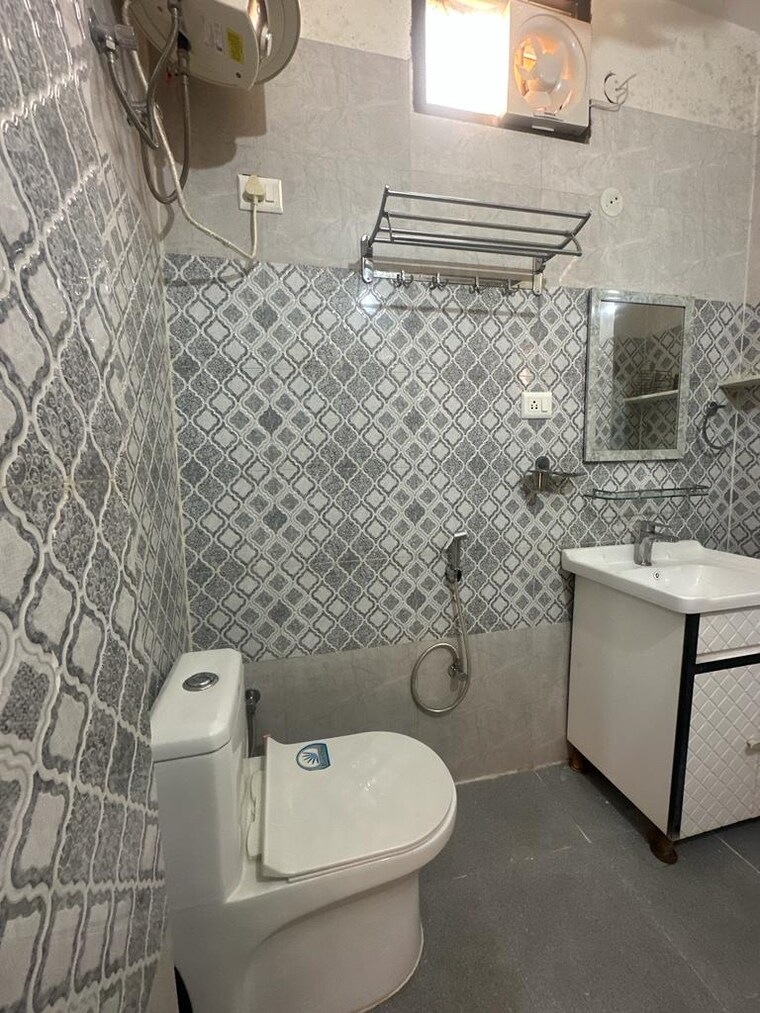 Bathroom, chattarpur 4 Bedroom 1800 Sq.Ft. Apartment In Chattarpur Delhi 9336311
