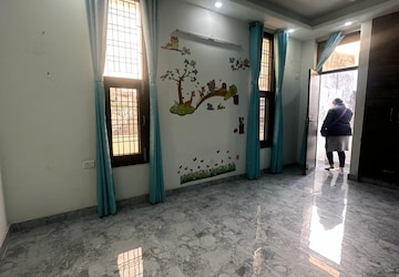 Room in 4 BHK Apartment at Chattarpur – for Sale