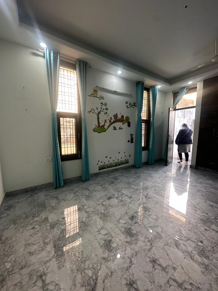 Room, chattarpur 4 Bedroom 1800 Sq.Ft. Apartment In Chattarpur Delhi 9336311