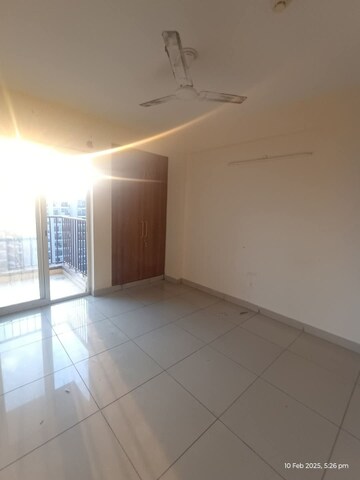 Room in 2 BHK Apartment at Panchsheel Greens II, Sector 16 Greater Noida – for Rent