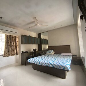 3 BHK Apartment For Rent in Lokhandwala Green Acres, Lokhandwala Complex