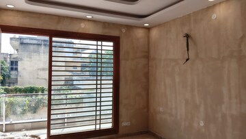 Room in 4 BHK Builder Floor at Sector 9 – for Sale