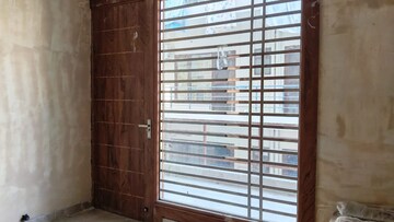 Room in 4 BHK Builder Floor at Sector 9 – for Sale