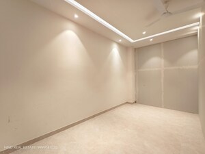 Room in 3 BHK Apartment at Vasant Kunj – for Rent