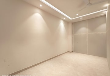 Room in 3 BHK Apartment at Vasant Kunj – for Rent