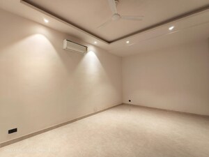 Room in 3 BHK Apartment at Vasant Kunj – for Rent