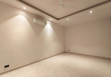 Room in 3 BHK Apartment at Vasant Kunj – for Rent