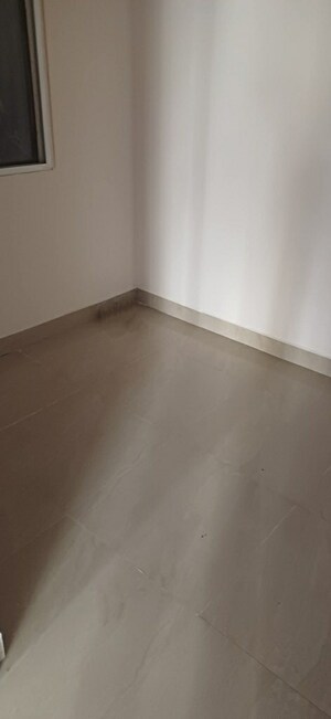 Room in 2 BHK Apartment at Amrapali Golf Homes, Sector 4 Greater Noida – for Rent