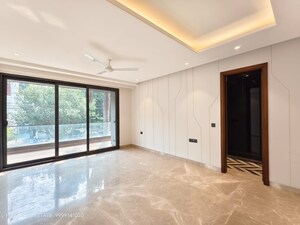 Room in 3 BHK Builder Floor at Safdarjung Enclave – for Rent