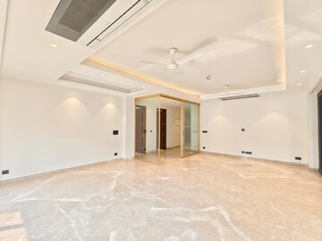 Room in 3 BHK Builder Floor at Safdarjung Enclave – for Rent