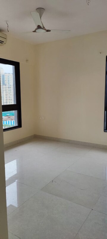 Room in 3 BHK Apartment at The Wadhwa Atmosphere, Mulund West – for Rent
