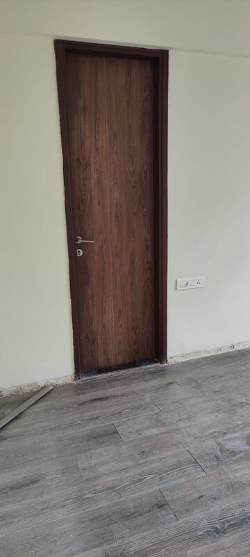 Room in 3 BHK Apartment at The Wadhwa Atmosphere, Mulund West – for Rent