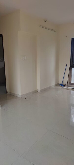 Room in 3 BHK Apartment at The Wadhwa Atmosphere, Mulund West – for Rent