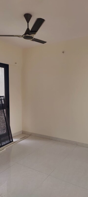 Room in 3 BHK Apartment at The Wadhwa Atmosphere, Mulund West – for Rent