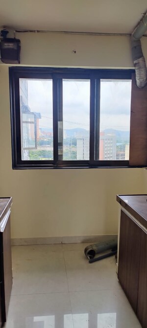 Room in 3 BHK Apartment at The Wadhwa Atmosphere, Mulund West – for Rent