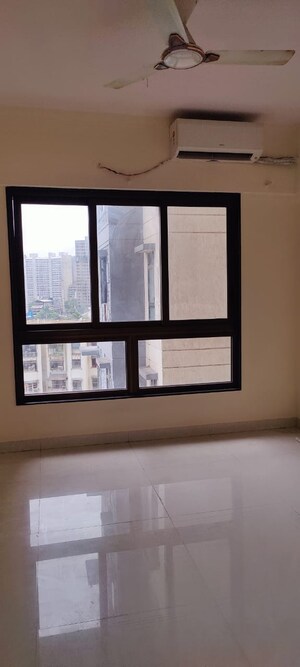 Room in 3 BHK Apartment at The Wadhwa Atmosphere, Mulund West – for Rent
