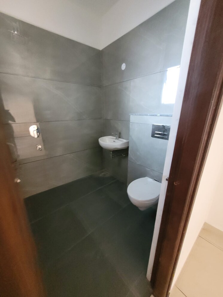 Bathroom, pir machalla 3 Bedroom 1250 Sq.Ft. Builder Floor In Pir Machalla Zirakpur 9336515