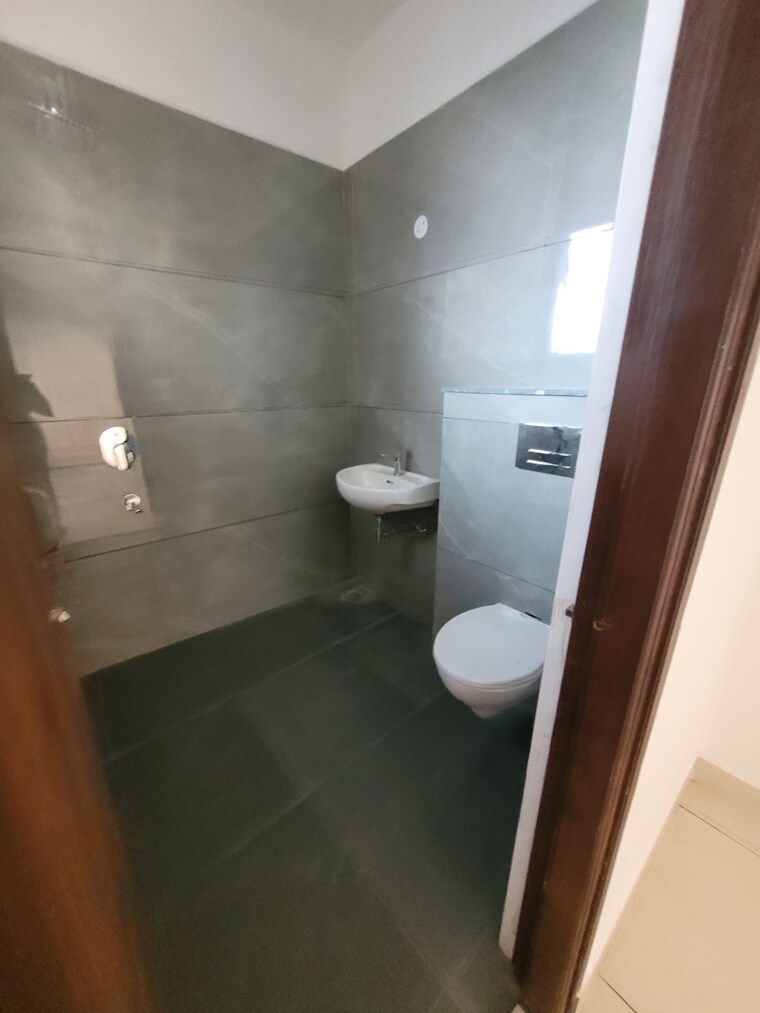 Bathroom, pir machalla 3 Bedroom 1250 Sq.Ft. Builder Floor In Pir Machalla Zirakpur 9336515