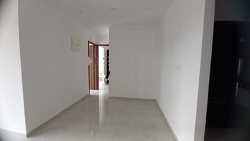 Room in 3.5 BHK Apartment at Mantra Mirari, Koregaon Park – for Rent
