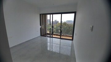 Room in 3.5 BHK Apartment at Mantra Mirari, Koregaon Park – for Rent