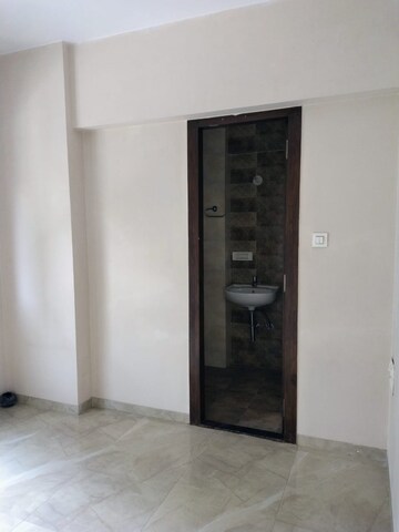 Room in 2.5 BHK Apartment at Sindhi Society, Chembur – for Rent
