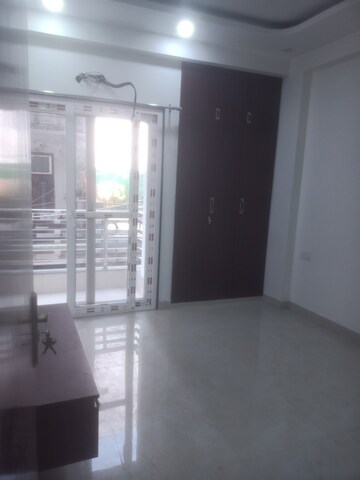 Room in 3 BHK Builder Floor at Vasant Kunj Enclave – for Rent