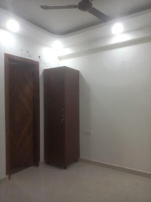 Room in 3 BHK Builder Floor at Vasant Kunj Enclave – for Rent