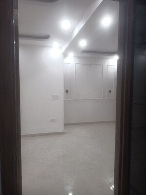 Room in 3 BHK Builder Floor at Vasant Kunj Enclave – for Rent