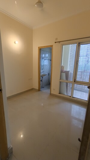 Room in 2 BHK Apartment at Antriksh Golf View, Sector 78 – for Rent