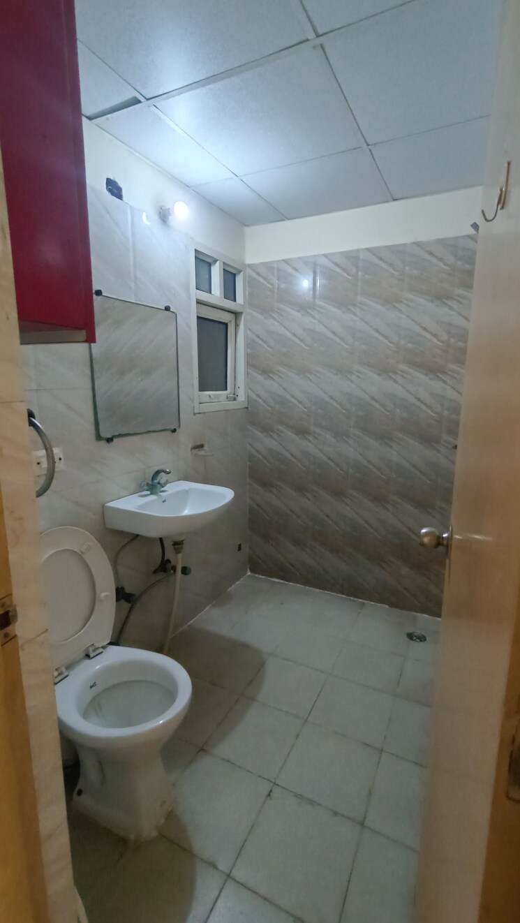 Bathroom, antriksh-golf-view 2 Bedroom 1245 Sq.Ft. Apartment In Sector 78 Noida 9336578