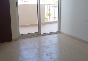 Room in 3 BHK Apartment at Sushma Grande Nxt, Lohgarh – for Rent