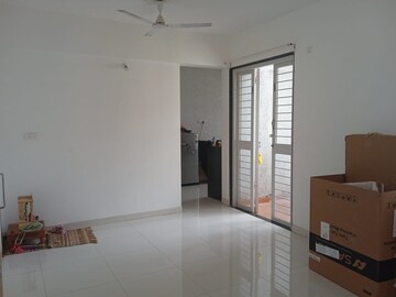 Room in 2 BHK Apartment at Eklavya Skylark, Kharadi – for Rent