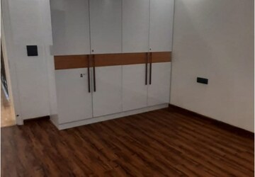Room in 4 BHK Builder Floor at Sector 81 – for Sale