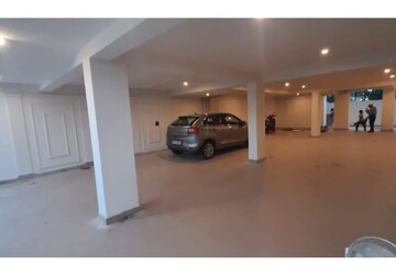 Parking in 4 BHK Builder Floor at Sector 81 – for Sale