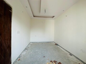 Room in 2 BHK Villa at ORO City, Jankipuram – for Sale