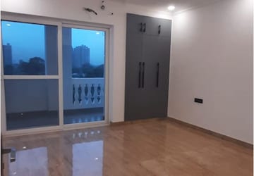 Room in 4 BHK Builder Floor at Sector 81 – for Sale