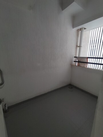 Room in 3 BHK Apartment at Godrej Elements, Hinjewadi – for Rent
