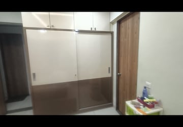 Room in 3 BHK Apartment at Sun Skyview, Shela – for Rent