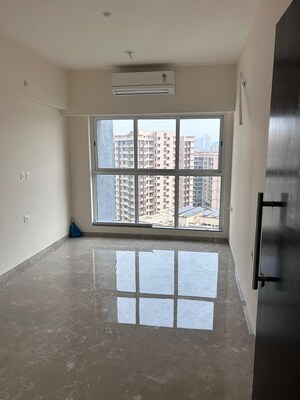 Room in 1 BHK Apartment at LnT Veridian, Powai – for Rent