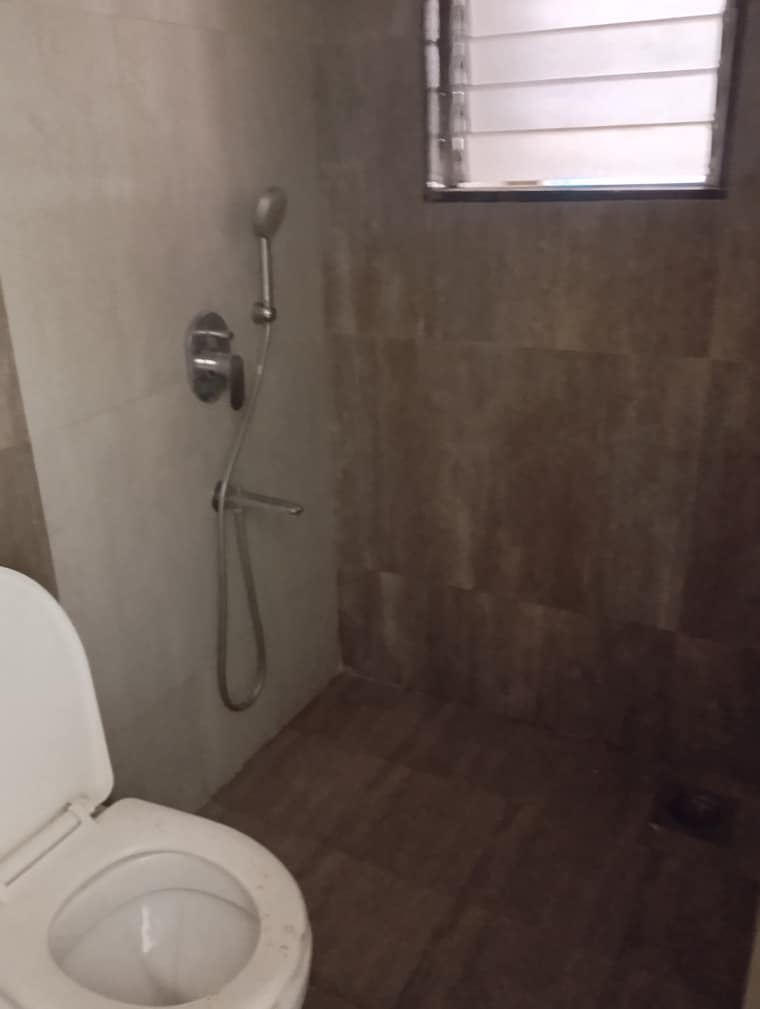 Bathroom, siv-akhand-anand 3 Bedroom 987 Sq.Ft. Apartment In Andheri East Mumbai 9336759
