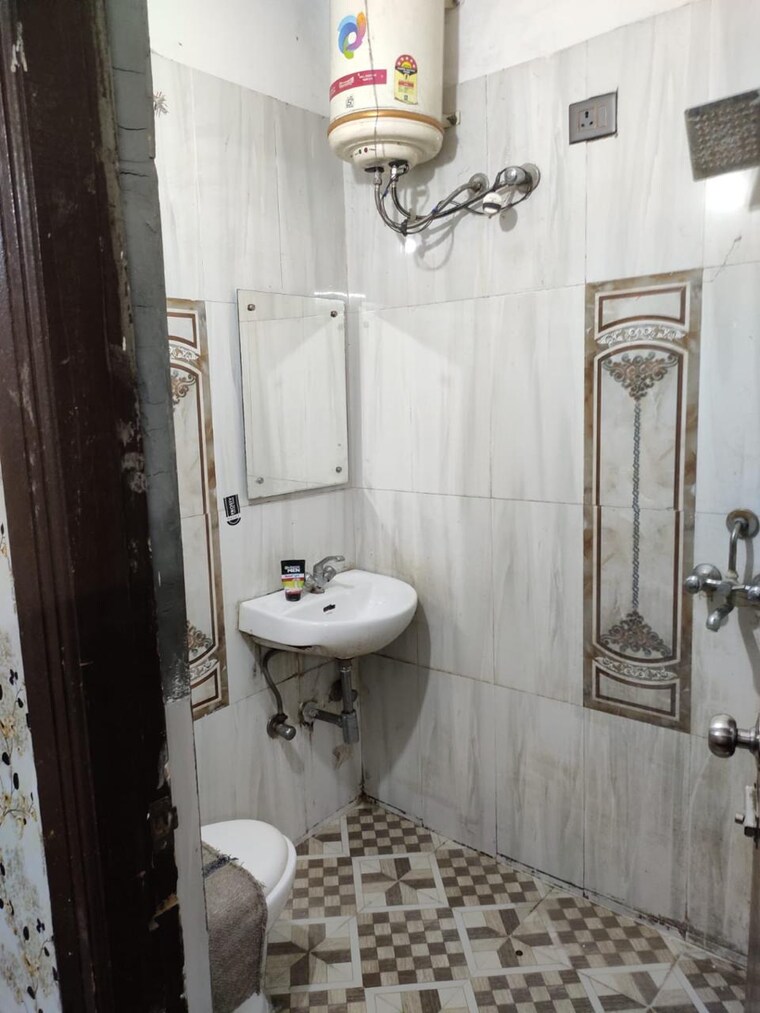 Bathroom, vip road 2 Bedroom 1200 Sq.Ft. Apartment In Vip Road Zirakpur 9336790