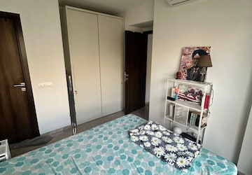 Bedroom in 1 BHK Apartment at Hiranandani Regent Hill, Powai – for Rent