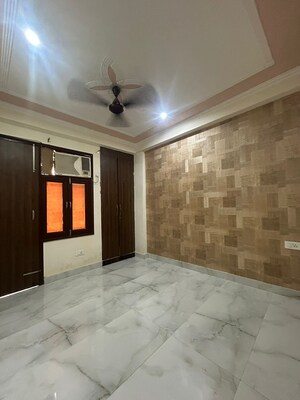 Room in 2 BHK Builder Floor at Saket – for Rent