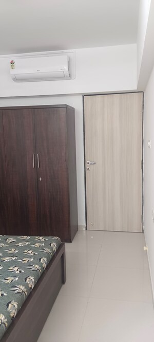 Furnished Amenities in 2 BHK Apartment at Kanika CHS, Andheri East – for Rent