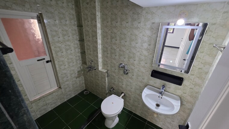 Bathroom, hiranandani-estate 3 Bedroom 1400 Sq.Ft. Apartment In Ghodbunder Road Thane 9336853