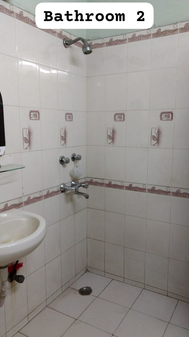 Bathroom, nai basti 3 Bedroom 1750 Sq.Ft. Builder Floor In Nai Basti Ghaziabad 9337084