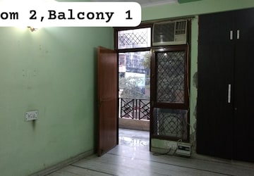 Room in 3 BHK Builder Floor at Nai Basti – for Sale