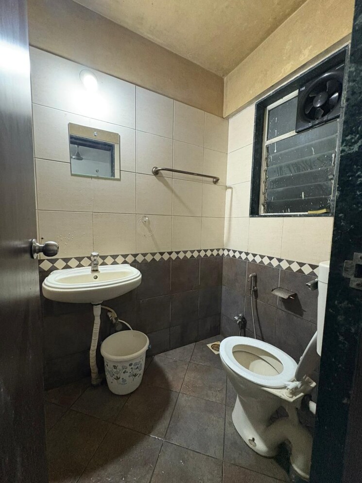 Bathroom, viman nagar Pg For Girls In Viman Nagar 9336911
