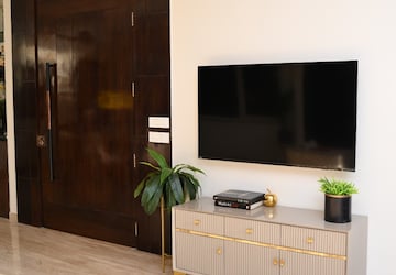 Bedroom in 4 BHK Builder Floor at Sushant Lok 2, Sector 57 – for Sale