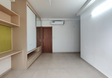 Room in 2.5 BHK Apartment at Bhartiya Nikoo Homes, Thanisandra Main Road – for Rent